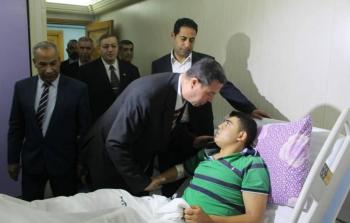 السفير دياب اللوح يزور جرحى غزة في مصر
