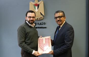 وزير الثقافة ايهاب بسيسو مع السفير الهندي