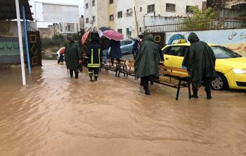 طواقم الإنقاذ تُخلي مدرسة في طولكرم