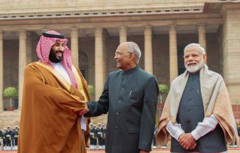 ولي العهد السعودي مع الرئيس ورئيس الوزراء الهندي