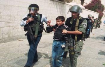 جنود الاحتلال تعتقل طفلا فلسطينيا في الضفة