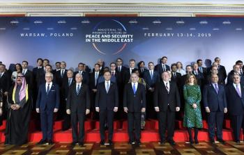 نتنياهو يتوسط قادة دول في مؤتمر وارسو