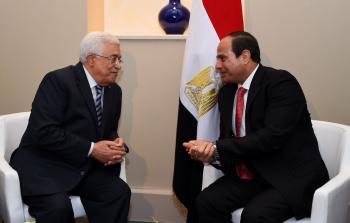 الرئيس عباس ونظيره المصري عبد الفتاح السيسي - أرشيفية