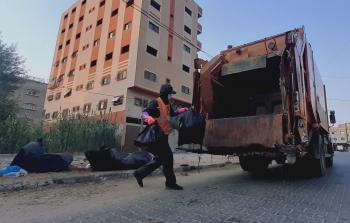 أحد عمال النظافة في قطاع غزة - أرشيفية 