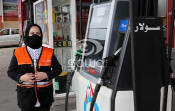 سلمى النجار أول فتاة تعمل في محطة للوقود 