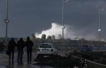 عاصفة تضرب ميناء غزة - طقس فلسطين