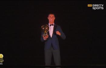 لحظة فوز كريستيانو رونالدو بجائزة الكرة الذهبية