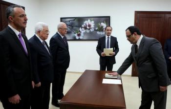 النائب العام الفلسطيني المستشار أحمد براك حينما أدى اليمين الدستورية أمام الرئيس محمود عباس -ارشيف-
