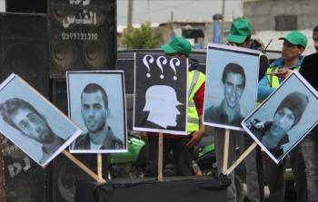 أسرى الاحتلال في غزة خلال فعالية لحركة حماس -تعبيرية-