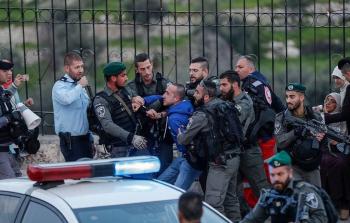 الاحتلال يعتدي على المواطنين في القدس