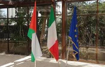 أعلام فلسطين وإيطاليا والاتحاد الأوروبي