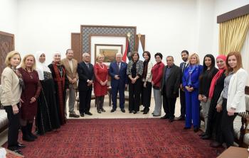 الرئيس محمود عباس يستقبل وفدا من جمعية المرأة العربية