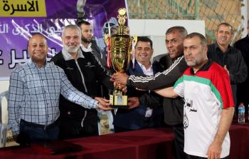 إسماعيل هنية يتوج الفائز ببطولة الراحل ياسر عرفات