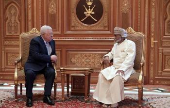 السلطان قابوس يستقبل الرئيس عباس