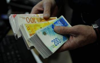 دفعات مالية للمتضررين من جائجة كورونا في الضفة وغزة