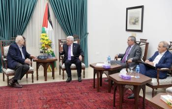 لرئيس محمود عباس، أثناء لقاء رئيس لجنة الانتخابات المركزية حنا ناصر