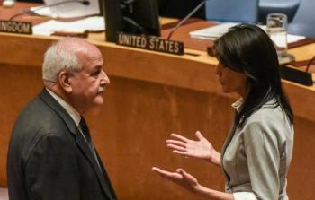 السفير الفلسطيني لدى الأمم المتحدة رياض منصور والسفيرة الأمريكية نيكي هايلي