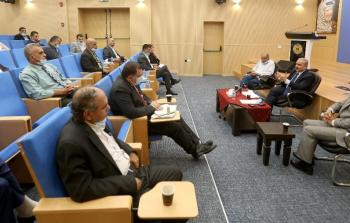 رئيس الوزراء محمد اشتية خلال استقباله اليوم أعضاء من الاتحاد العام للمعلمين الفلسطينيين