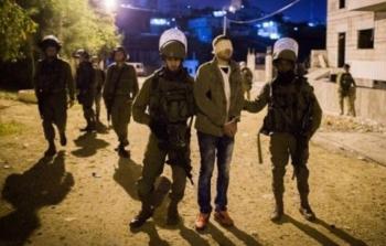 قوات الاحتلال تعتقل شاب أعزل من بيته في الضفة الغربية المحتلة 
