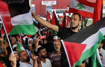 فلسطينيون يحتجون ضد قرار وزير العمل اللبناني