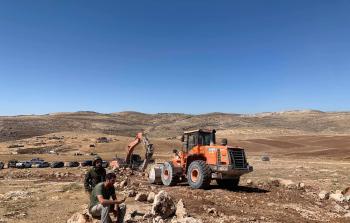مستوطنون بحماية جيش الاحتلال يستولون على أراضٍ شرق رام الله - تصوير فارس كعابنة