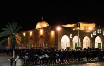 صلاة العشاء والتراويح في رحاب المسجد الأقصى