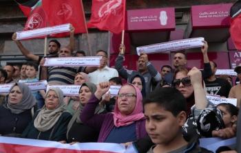 الجبهة الشعبية تنظم وقفة احتجاجية امام بنكي فلسطين والقاهرة عمان