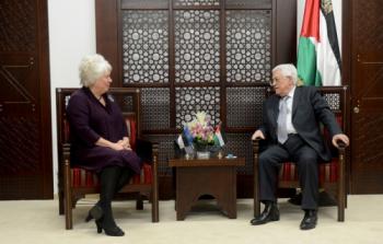 الرئيس محمود عباس مع مارينا كالجوراند