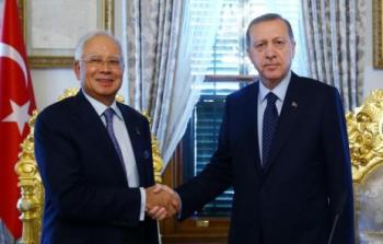 أردوغان يستقبل رئيس الوزراء الماليزي المشارك بالقمة الإسلامية