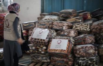 توزيع مساعدات على الأسر الفقيرة في قطاع غزة
