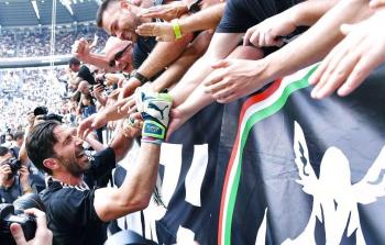 شاهد كيف ودّع المخضرم بوفون جماهير يوفنتوس عقب ختام الدوري الايطالي