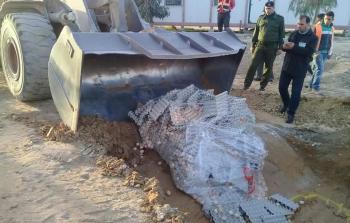 إتلاف بيض دجاج فاسد كان في طريقه إلى أسواق غزة
