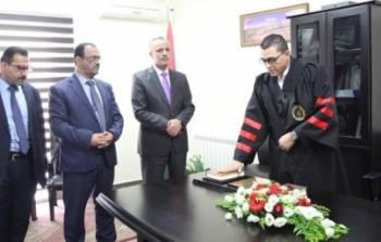 اليمين القانونية، أمام وزير العدل علي أبو دياك،