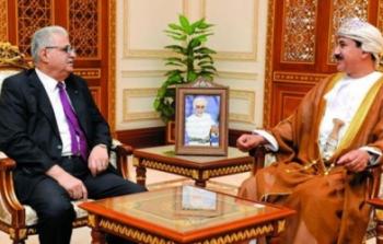 سفير فلسطين يلتقي وزير المكتب السلطاني العُماني