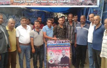 وفد قيادي من الجبهة الديمقراطية يزورون الأسير المحرر رافد النباهين