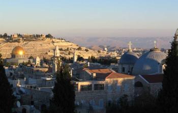وفد فلسطيني يهنئ القيادات المسيحية بالأعياد 