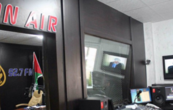 إحدى الإذاعات الفلسطينية في الخليل