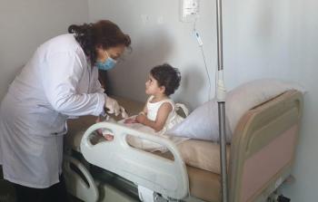 الكيلة تعايد كادر الوزارة والمرضى في مجمع فلسطين الطبي و