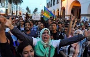 خرجت مظاهرات شارك فيها الآلاف بعد مقتل بائع السمك محسن فكري
