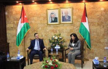  وزيرة الاقتصاد الوطني عبير عودة  مع وزير الصناعة والتجارة الأردني يعرب القضاة