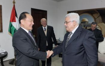 الرئيس عباس والمبعوث الصيني