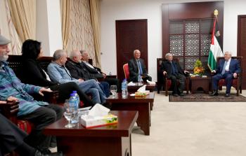 الرئيس محمود عباس خلال استقبال وفد إدارة منتدى الزيتونة الإسرائيلي 