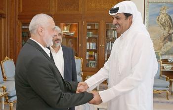 تميم بن حمد آل ثاني أمير قطر وإسماعيل هنية رئيس المكتب السياسي لحركة حماس -ارشيف-