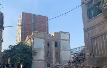 شاهد: لحظة انهيار مبنى في مصر خلال عبور المارّة