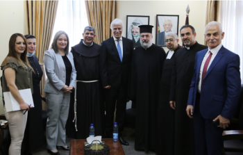 وزير التعليم يبحث مع مدراء المدارس المسيحية آليات التواصل