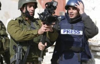 الاحتلال يعتدى على أحد الصحفيين