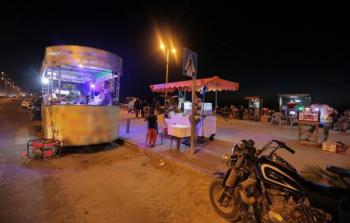 أصحاب البسطات على كورنيش بحر غزة يشرعون بترتيبات استقبال الشتاء