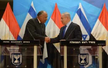 رئيس الوزراء الاسرائيلي بنيامين نتنياهو ووزير الخارجية المصري سامح شكري