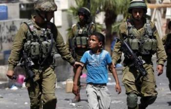 الاحتلال يعتقل طفل فلسطيني