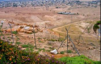 الاحتلال يدمر الطريق المؤدية لخربة الحديدية بالأغوار